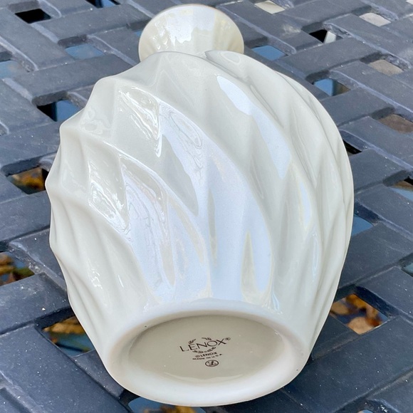 Lenox Vintage Richmond Swirl Pattern Bud Vase with Gold Trim - Picture 2 of 6